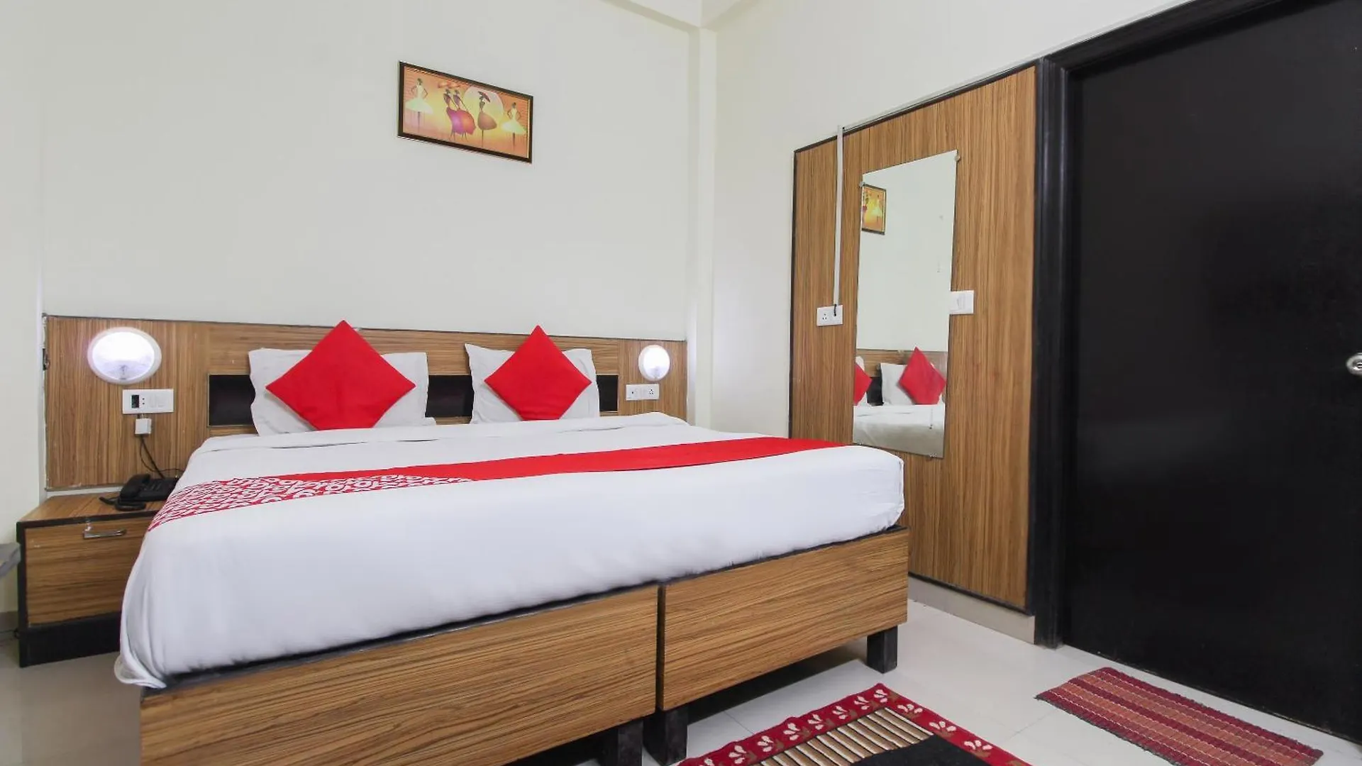 Tājganj Oyo Hotel Paradise 3*,  הודו