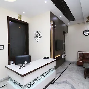 Oyo Royal Taj Hotel